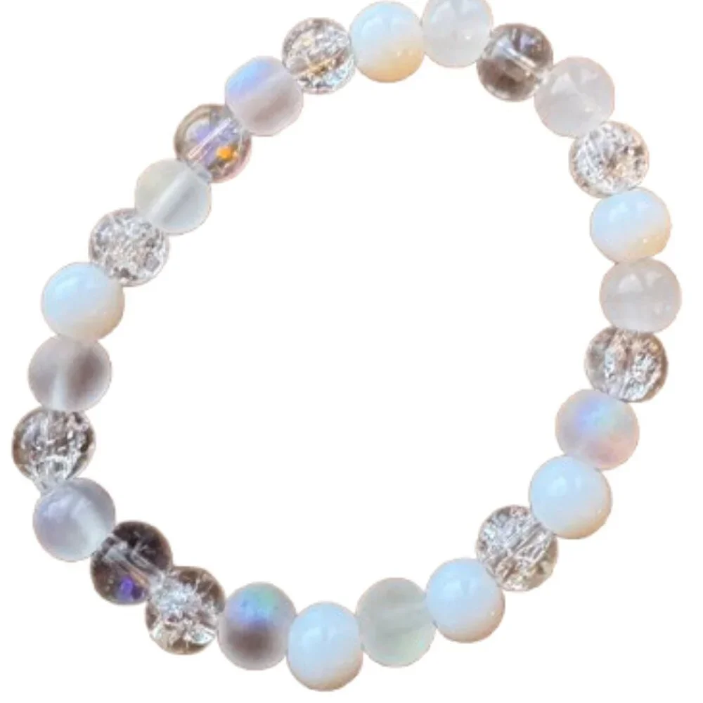 Opaque, crackled white and solid white beaded stretch bracelet. NWT (MJW030)